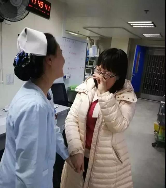 街头救活昏迷少年的白衣小姐姐，她的故事也是传奇