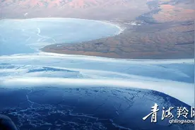 青海湖冬季结冰封湖壮美奇观图片