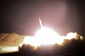 战争开始了？伊朗反击，多枚导弹袭击美军基地，现场视频曝光视频封面