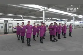 迎春运！重庆高铁乘务员进行标准礼仪训练