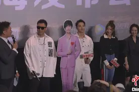 孙红雷《新世界》再现“硬汉”形象：杀青日哭红眼图片