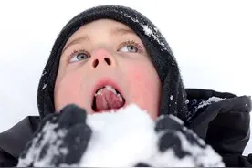 为什么雪是白色的，雪花吃了会中毒吗......关于雪，你了解多少？图片