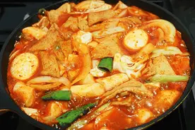 讲真，这个辣白菜也太好吃了吧！微辣、脆爽，尝一口我买了一箱图片