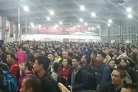 春运来了！深圳春运首趟列车星夜发出，载1500余乘客踏上归途视频封面