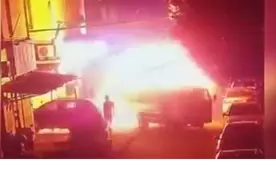 帅爆了！货车起火火苗窜起2米多高 特警跳上车径直开往消防栓视频封面