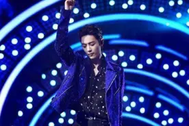 《我们的歌》成肖战变装秀，“狂野DJ”后又解锁“迪厅小王子”造型图片