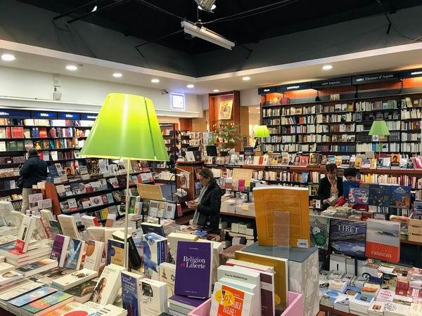 书业观察｜扼杀“辛迪加”：法国书店协会和亚马逊的较量