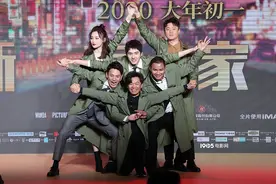 《唐探3》发布会 王宝强刘昊然肖央“神合影”图片