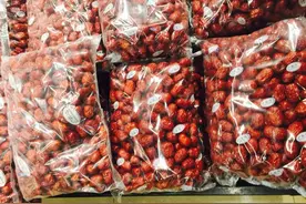 你还在生吃水果？蒸着吃，效果翻倍，漂亮女人都爱这样做图片