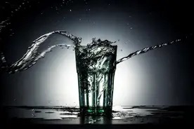一课译词：覆水难收图片