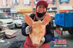 冻鱼、冻梨、冻柿子……在东北过冬就应该“冻吃大吃”图片