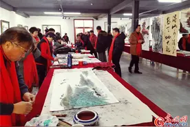 只争朝夕不负韶华 百位书画爱好者挥毫泼墨写福迎新图片
