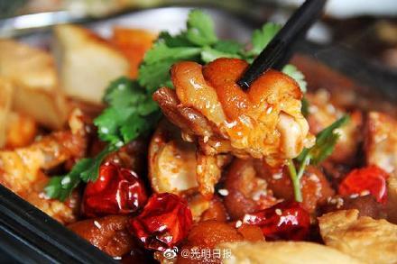 春节怎么吃？请用“和”“烩”“熬”组词