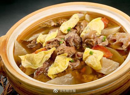 春节怎么吃？请用“和”“烩”“熬”组词