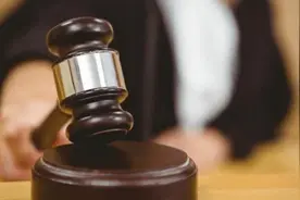 澳女吸毒后兴奋不已，溜进教堂内偷手提包，法庭上认罪忏悔图片