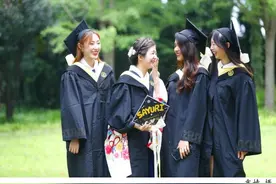 “口罩”戒指，芯片钥匙扣……高校送出创意毕业礼物花式宠学生图片
