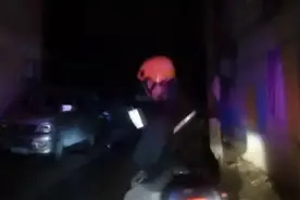 外卖小哥凌晨送餐，发现小区地上有血水！民警查出真相图片