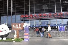 春运港珠澳大桥跨境买年货“大军”骤增！穿梭巴士增派至216辆视频封面