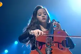 欧阳娜娜秀大提琴 与维塔斯合作表演《Opera2》图片