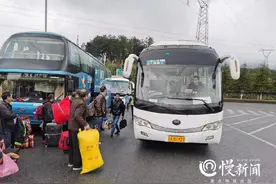 四张线路牌照片都是假的 客车无线路牌偷跑春运终被查图片