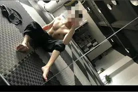 女子网恋八块腹肌大帅哥，被骗2万后被对方拉黑，才知原来是个大胖子图片
