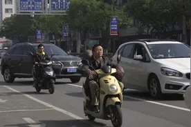 滴滴给武汉司机发放口罩和消毒液视频封面