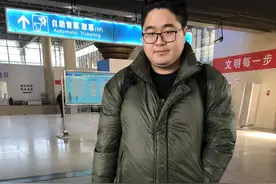 ​“铲屎官”春节路：多花3倍时间坐大巴，带上萌宠“家人”团圆图片