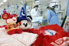 大年初一，儿科医院住院患儿收到一份特别的新年礼物！新的一年，愿你们平安喜乐图片