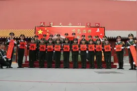 坚守者丨武警天安门城楼中队中轴线上拜年视频封面