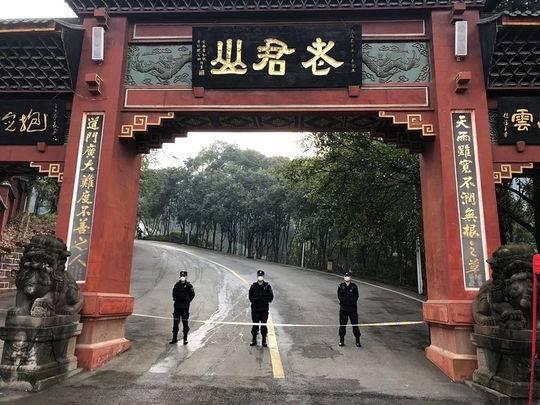 成都新津：劝返疏离烧香游客 入户排查设置卡点