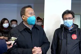 闪电直击丨黄冈市委书记夜访集中定点收治医院 感谢山东医疗队援助视频封面