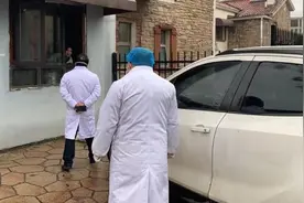 武汉人返程被困安徽，无奈车里睡两晚视频封面