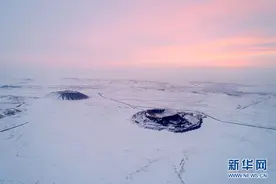 「飞“阅”中国」乌兰哈达火山群：冰雪中的梦幻仙境图片