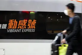 为防疫情，深圳北往来香港列车暂停运行，香港西九龙站明日起关闭视频封面