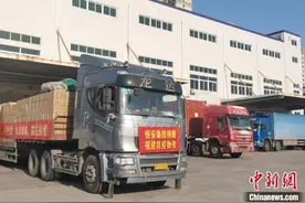 战“疫”路上的逆行者：“老司机”运送物资奔赴武汉图片