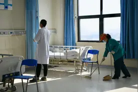 记者实地探访，武汉协和医院西院新病区紧急改造中视频封面