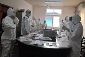 79岁的老爷爷要学“玩手机”，背后的故事让人动容……图片