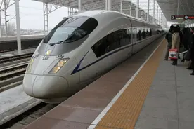 铁路陆续停运29趟列车 同时加开4趟经鞍列车图片