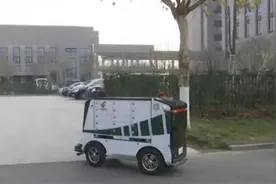 包裹投递战疫情，邮政无人车成奇兵图片