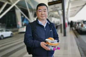 “药神”原型：从印度用三轮拉来49箱医疗物资图片