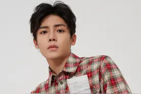 侯明昊女朋友是谁 真实背景曝光侯明昊爸妈颜值也太高了图片