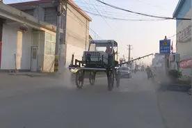 39秒｜硬核！郯城种粮大户发动农机手免费为周边村庄提供机械化消毒图片