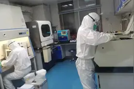 深圳一线疾控人员的24小时：工作不分昼夜，方便面成家常便饭视频封面