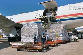 东航全货机从荷兰运送防疫物品抵上海视频封面