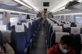 直击汕头返广州高铁：一节车厢只有8个乘客，一票难求不再上演视频封面