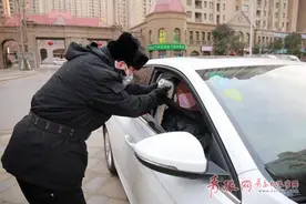 细致到位！城阳这个小区的保安班长防控“有一套”图片