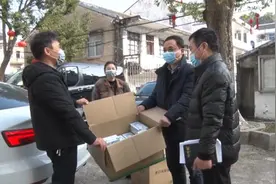 疫情来临，他把钣金厂里库存口罩全捐了视频封面