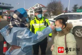 女子服务区徘徊近一个小时，见到民警大喊：“不要靠近我！”图片
