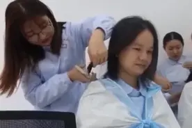 致敬！女医护含泪剪掉长发图片