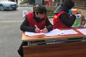 这群人天天往外跑 上城老党员 感谢你们每天大门口的守护图片